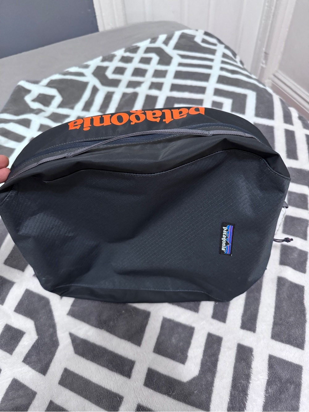 Patagonia Dark Navy Men’s Streamlined Backpack - Picture 11 of 13